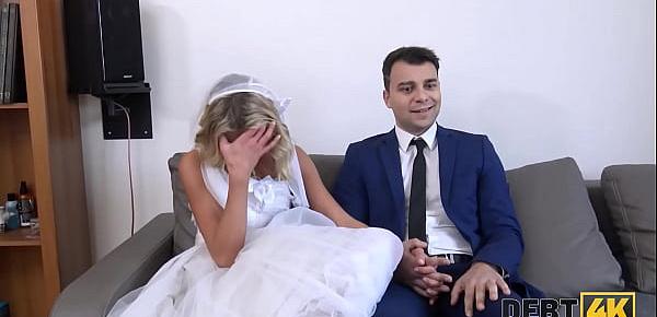DEBT4k. Schuldeneintreiber fickt die Braut im weißen Kleid und in Strümpfen